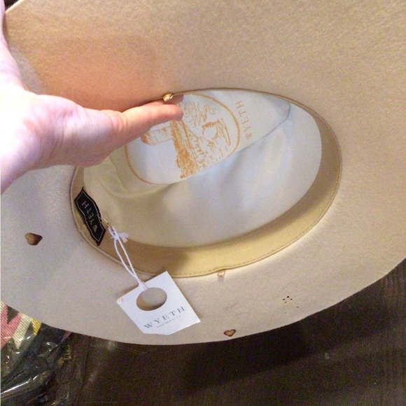 Ruxpinsrags xWyeth Alice’s Wonderland rancher - Picture 5 of 12